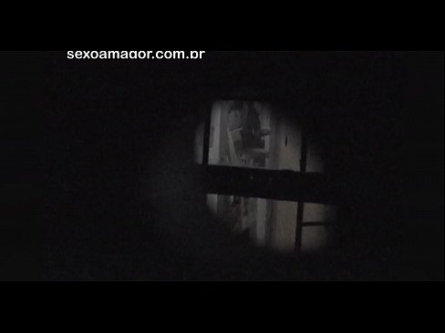 ❤️ Blondie hè videoregistrata in segretu da un voyeur di u quartieru nascostu daretu à i mattoni cavi ️❌ Video sessu à noi ❤